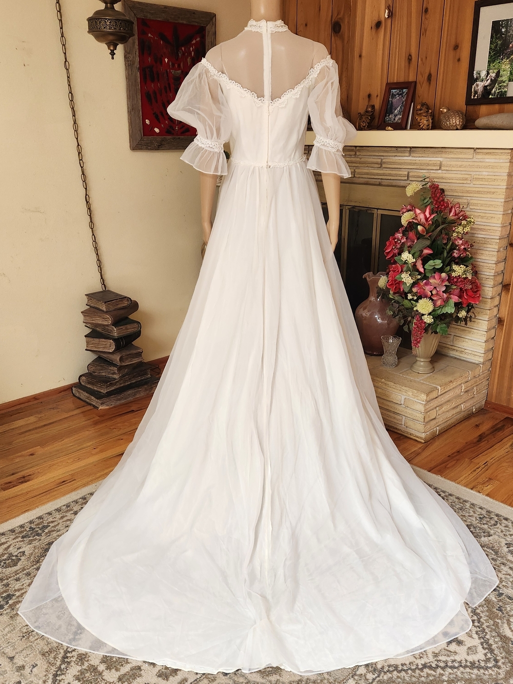 Vintage 70s Bridallure Pearl & Lace Victorian Wedding Gown Set - Picture 4 of 15
